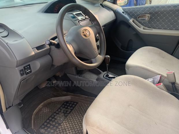 Toyota Vitz 2010 White