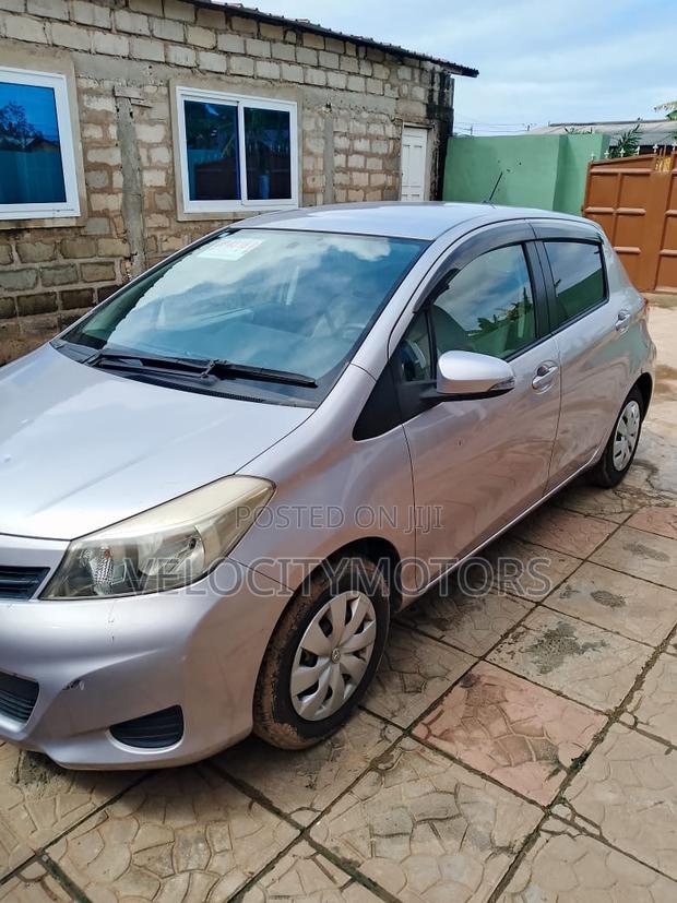 Toyota Vitz 1.3 AWD 5dr 2012 Silver