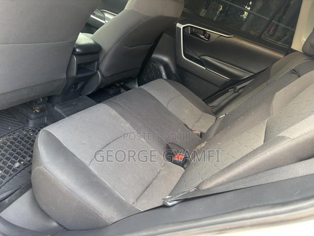 Toyota RAV4 LE AWD 2019 Gray