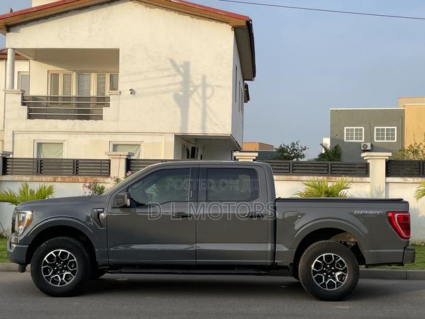 Ford F-150 XLT 2021 Teal