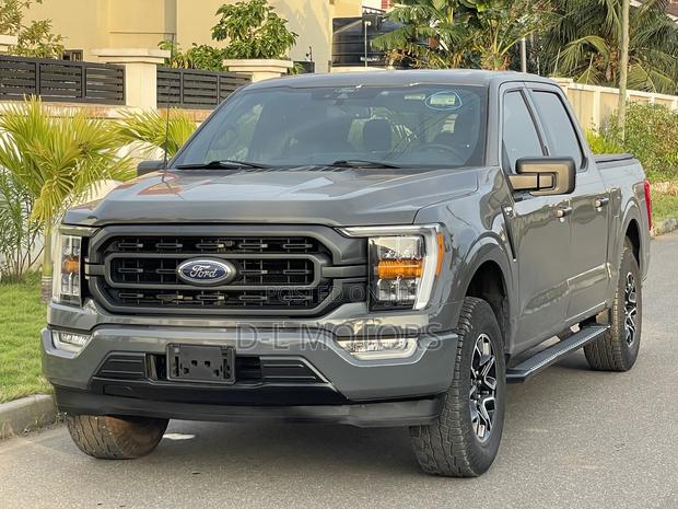 Ford F-150 XLT 2021 Teal