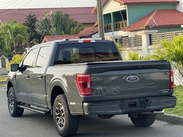 Ford F-150 XLT 2021 Teal