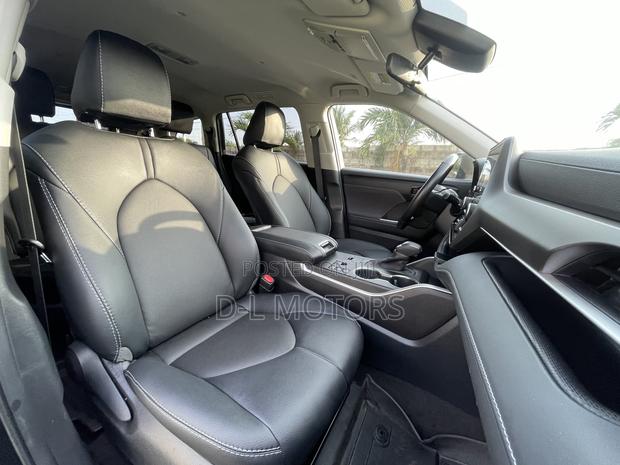 Toyota Highlander LE AWD 2023 Black