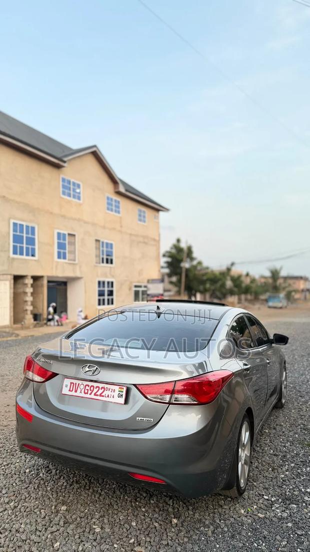 Hyundai Elantra Limited 4dr Sedan (1.8L 4cyl 6A) 2014 Silver