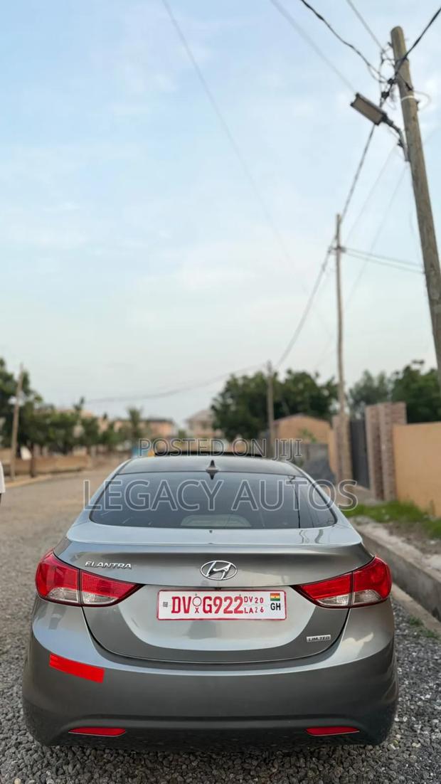 Hyundai Elantra Limited 4dr Sedan (1.8L 4cyl 6A) 2014 Silver