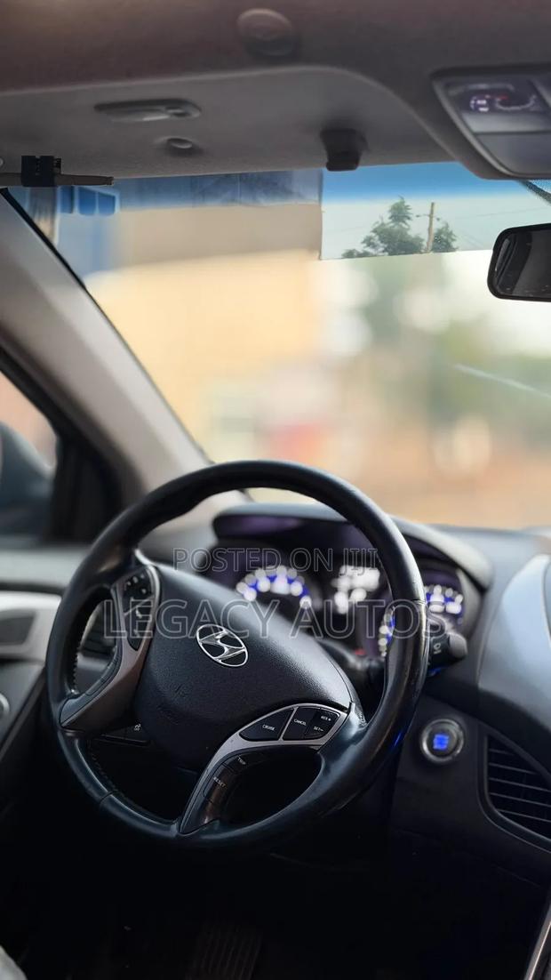 Hyundai Elantra Limited 4dr Sedan (1.8L 4cyl 6A) 2014 Silver