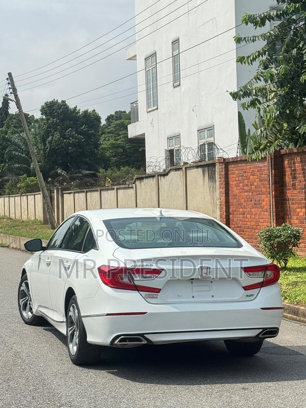 Honda Accord EX-L (2.0L 4cyl Turbo 10A) 2019 White