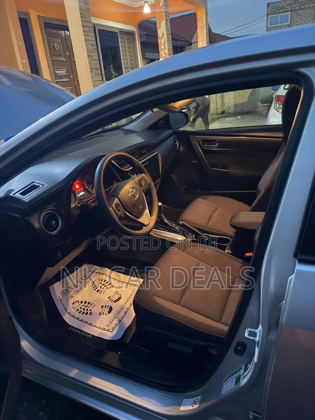 Toyota Corolla 2017 Gray
