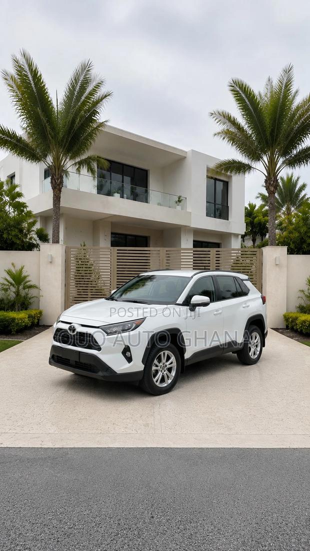 Toyota Corolla Cross Hybrid 2024 White