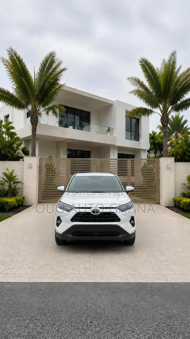 Toyota Corolla Cross Hybrid 2024 White