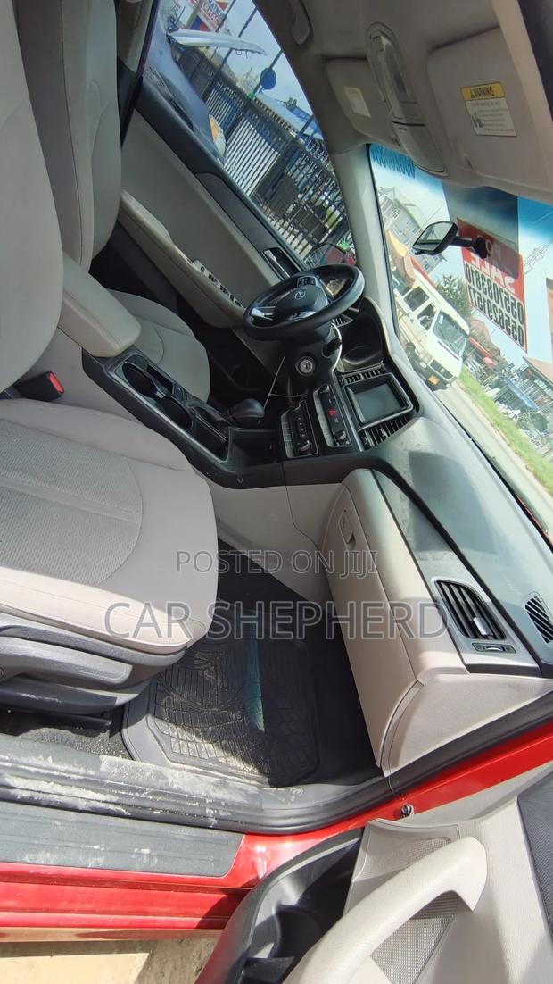 Hyundai Sonata SE 2018 Red