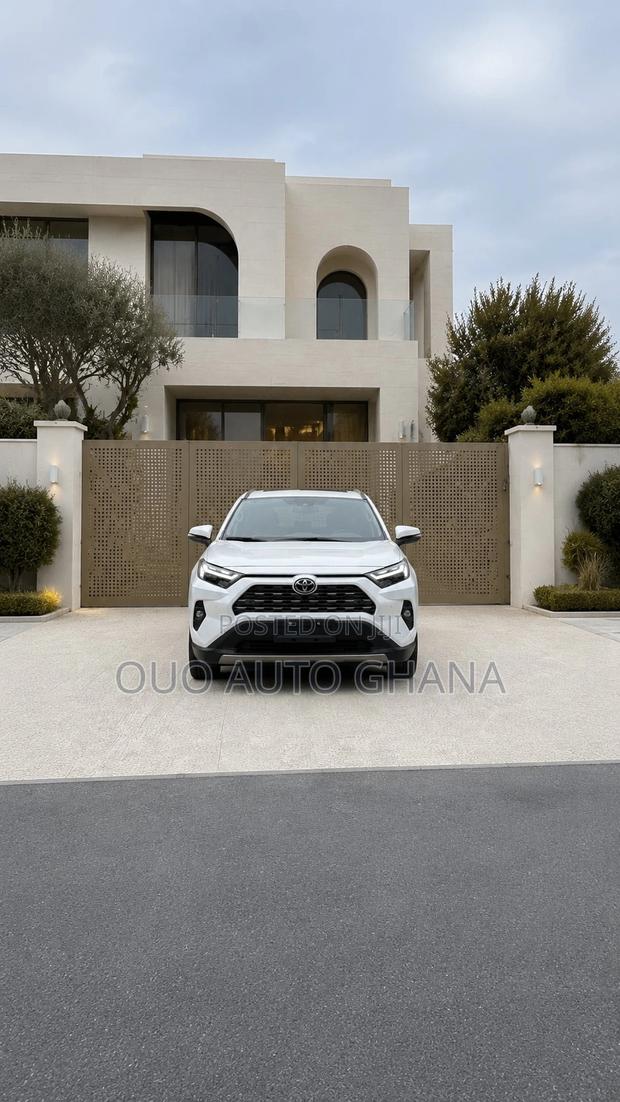 Toyota RAV4 2023 White