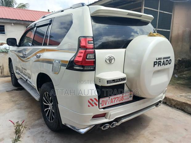 Toyota Land Cruiser Prado 2022 White