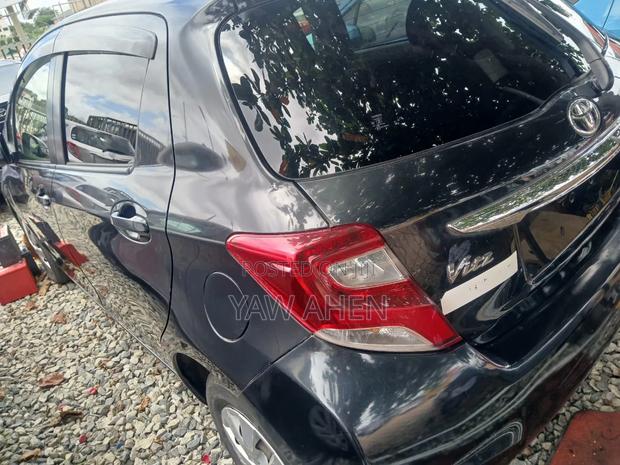 Toyota Vitz 2015 Brown