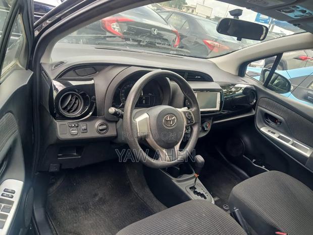 Toyota Vitz 2015 Brown
