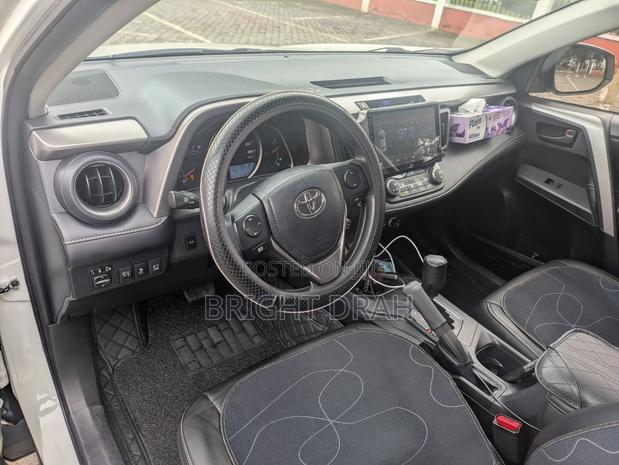 Toyota RAV4 LE AWD 2019 White