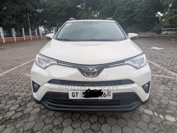 Toyota RAV4 LE AWD 2019 White