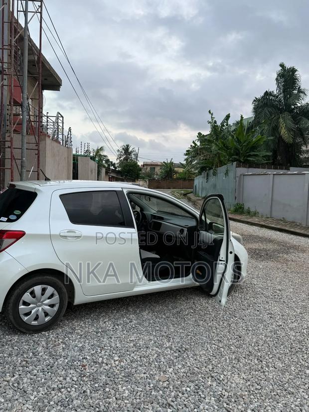 Toyota Vitz 2012 White