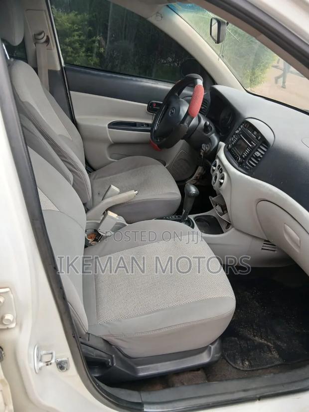Hyundai Accent 2011 White