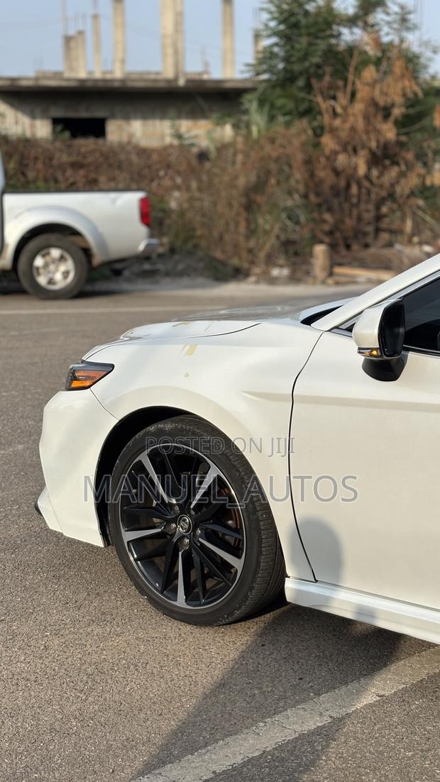 Toyota Camry XSE FWD (2.5L 4cyl 8AM) 2018 White