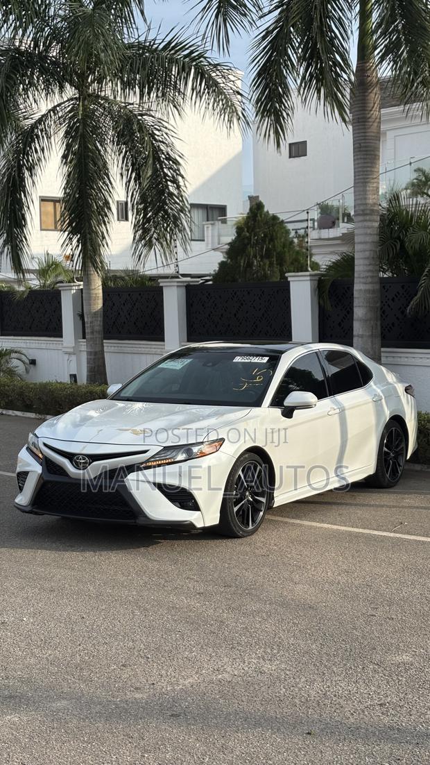 Toyota Camry XSE FWD (2.5L 4cyl 8AM) 2018 White
