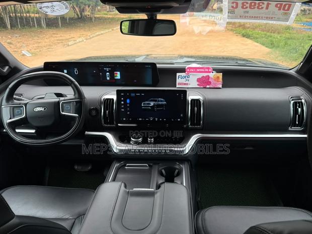 Ford Expedition Platinum 4x4 2025 Black