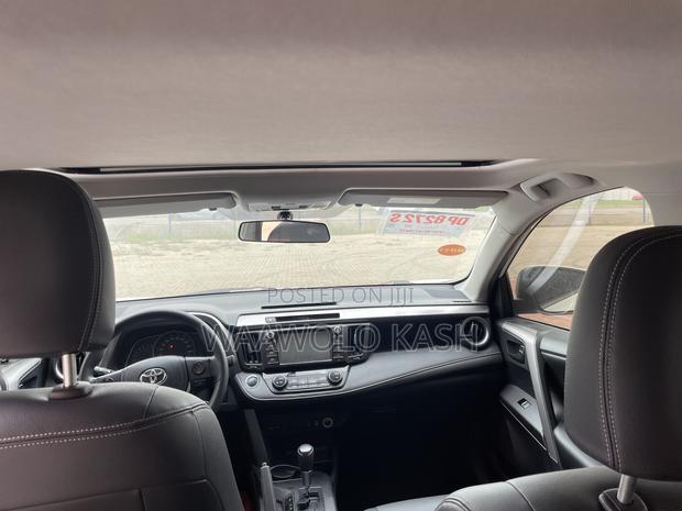 Toyota RAV4 LE FWD 2019 White