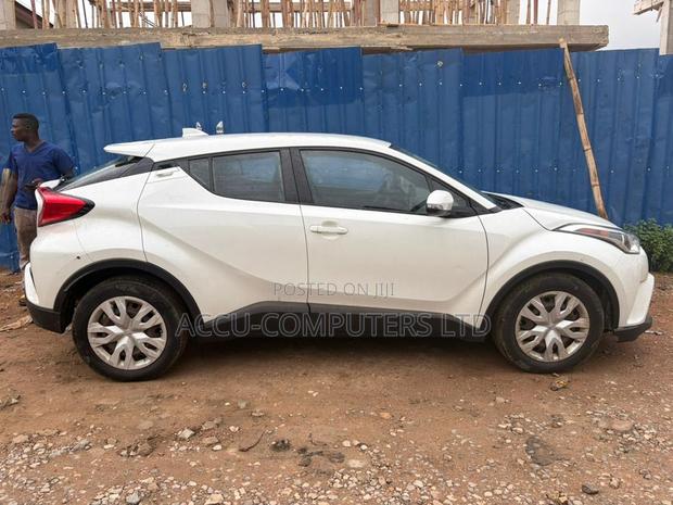 Toyota C-HR XLE FWD 2019 White