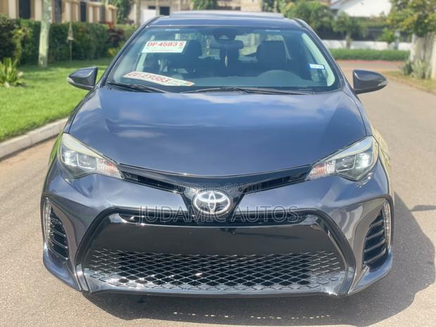 Toyota Corolla SE 4dr Sedan (1.8L 4cyl CVT) 2017 Gray
