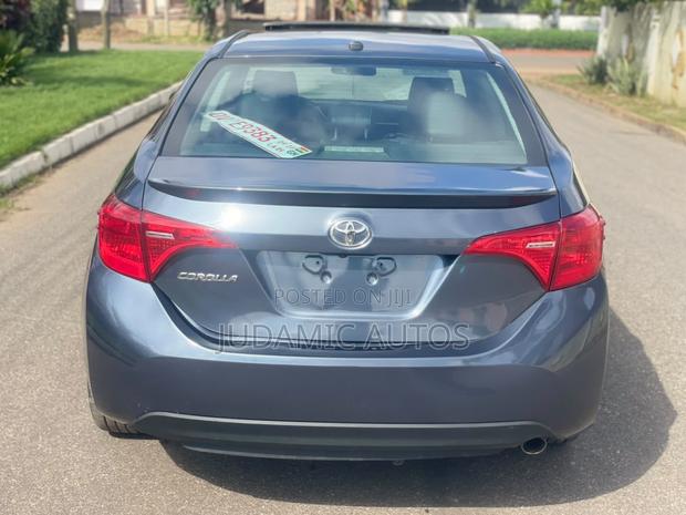 Toyota Corolla SE 4dr Sedan (1.8L 4cyl CVT) 2017 Gray