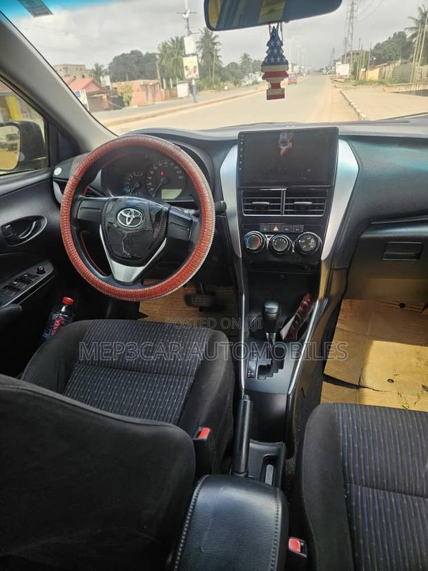 Toyota Yaris 2019 Gray