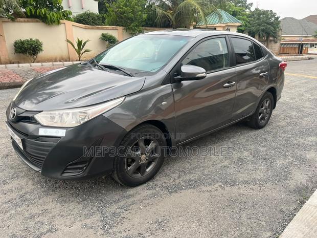 Toyota Yaris 2019 Gray