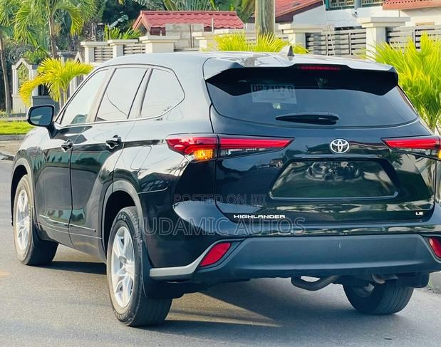Toyota Highlander LE AWD 2023 Black