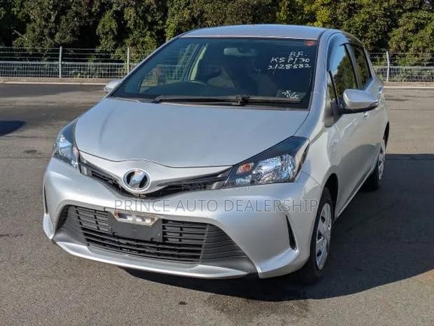 Toyota Vitz 2014 Silver