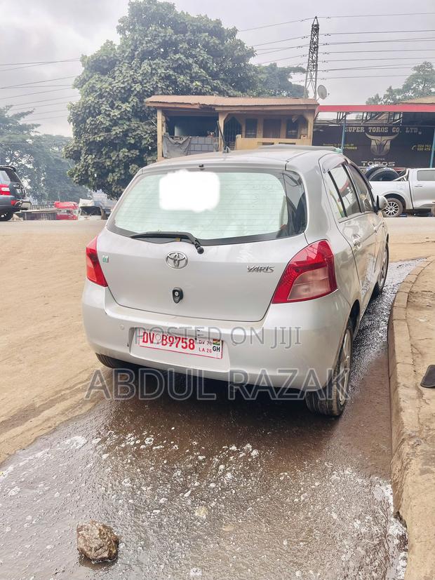 Toyota Yaris 2010 Silver