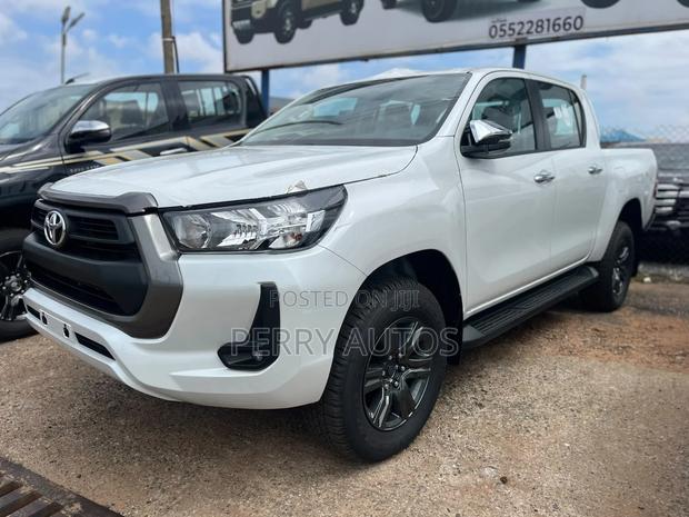 New Toyota Hilux 2025 White
