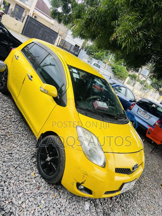 Toyota Vitz 2010 Yellow