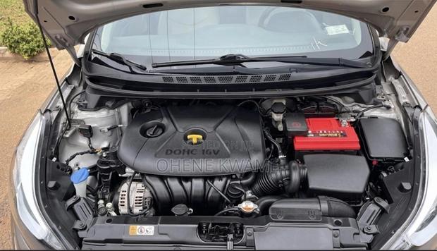 Hyundai Elantra SE Sedan FWD (1.8L 4cyl 6A) 2016 Gray