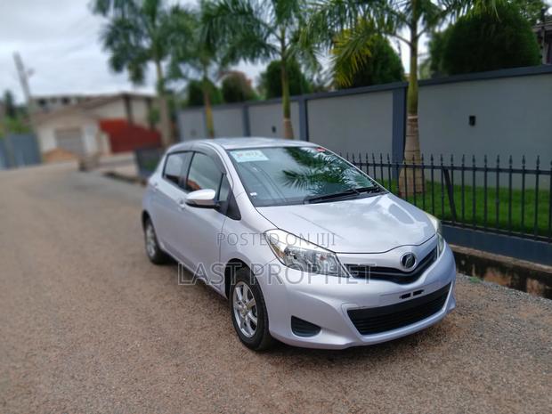 Toyota Vitz 2014 Silver