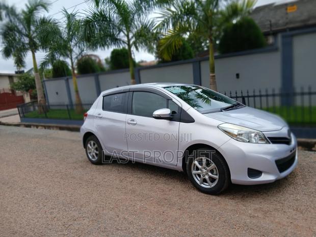 Toyota Vitz 2014 Silver