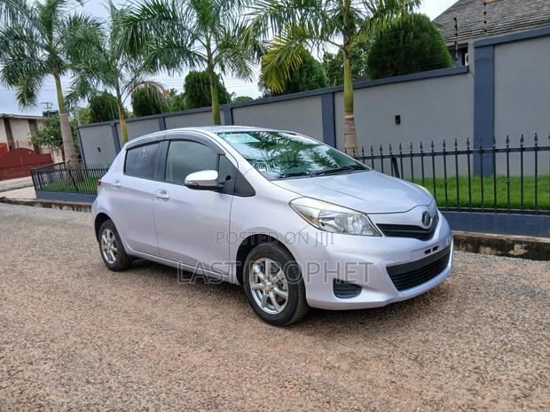 Toyota Vitz 2014 Silver