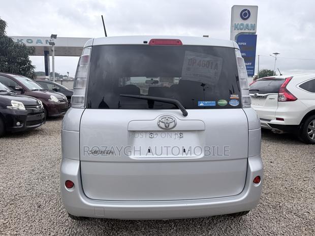 Toyota Sienta 2013 Silver