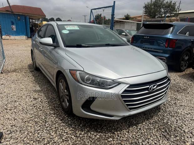 Hyundai Elantra 2017 Silver