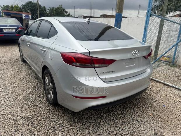 Hyundai Elantra 2017 Silver