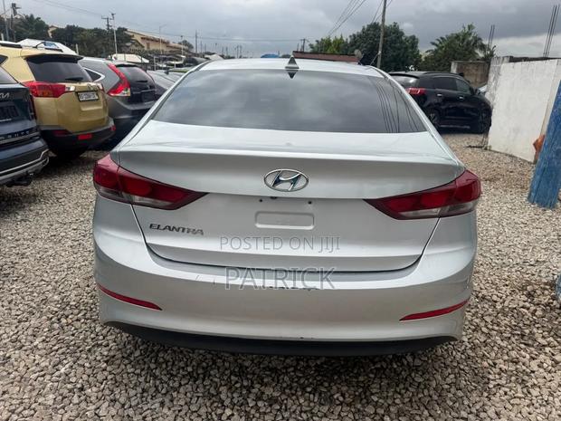 Hyundai Elantra 2017 Silver