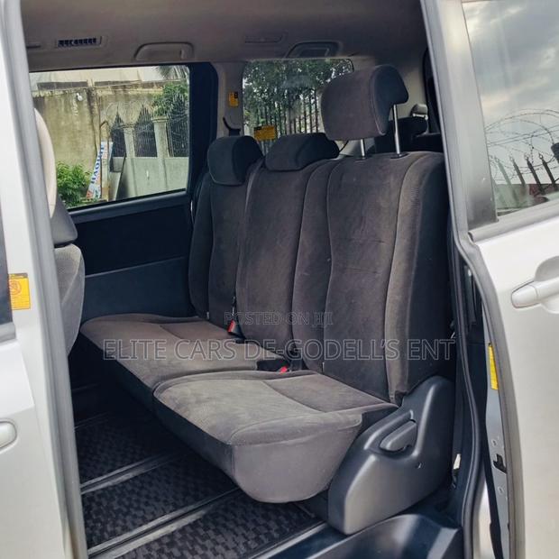 Toyota Voxy X 2WD 8-Seater 2012 Silver