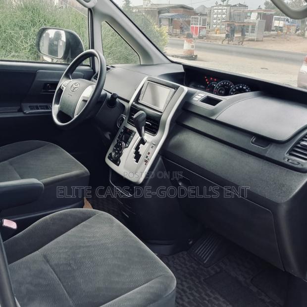 Toyota Voxy X 2WD 8-Seater 2012 Silver