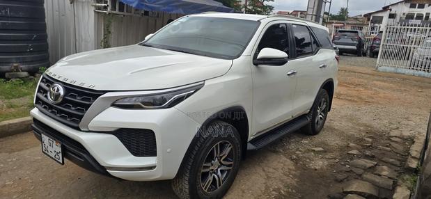 Toyota Fortuner 2022 White