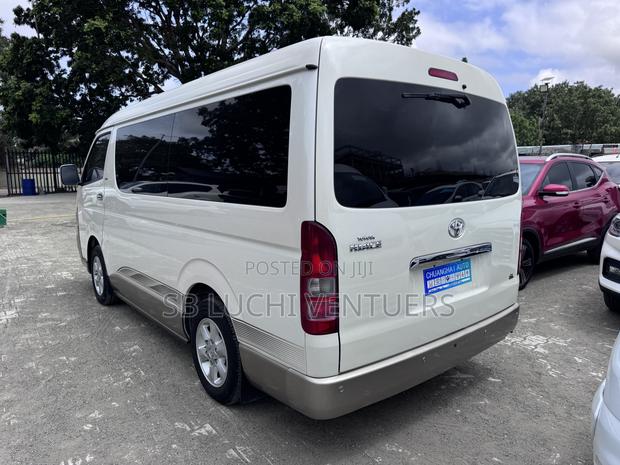 Toyota Grand HiAce 2002 White