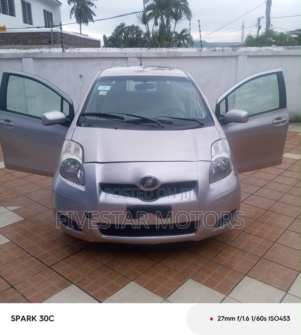 Toyota Vitz 2015 Silver